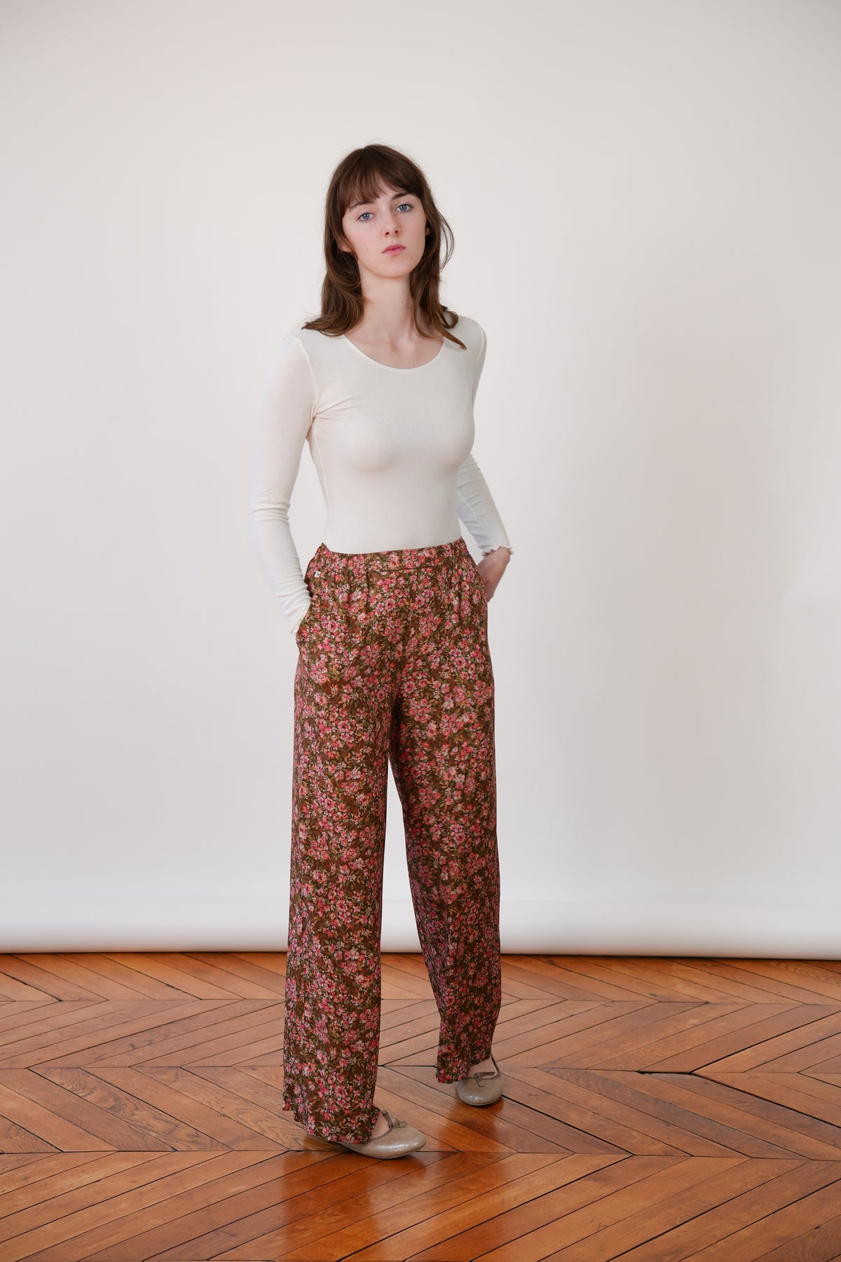 Pantalon LIZZY - Imprimé fleuri, taille haute élastiquée